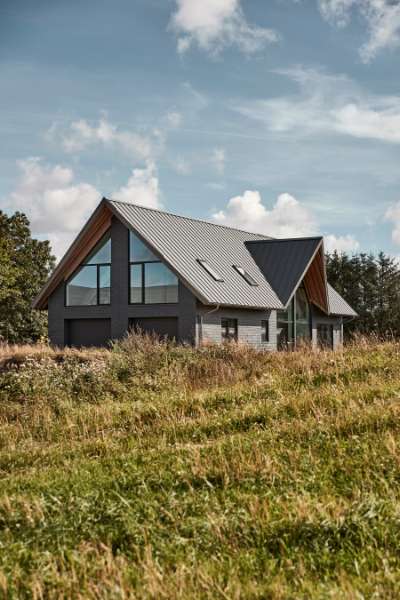 Locals will definitely agree that the steel profiles are “mousi”, which means amazing in the local dialect, Hjablelundvej 49, 9830 Tårs